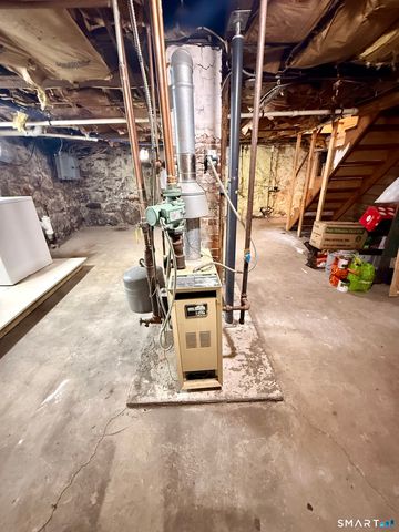 13 Mohegan Street, Putnam, CT 06260