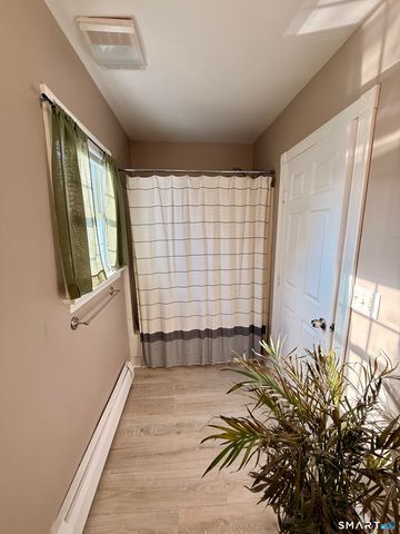 13 Mohegan Street, Putnam, CT 06260