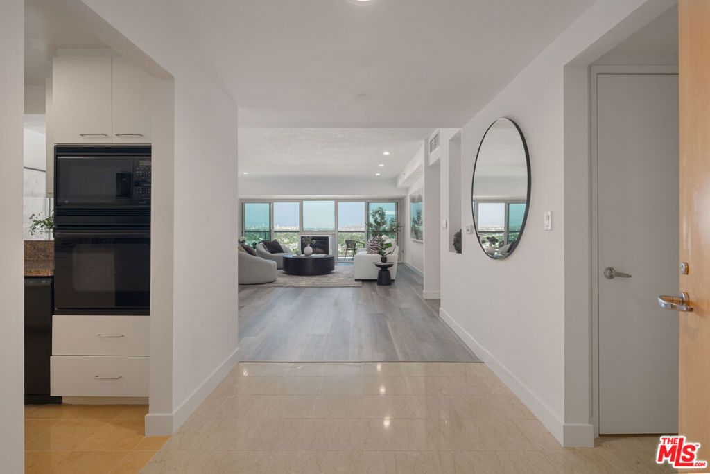 13600 Marina Pointe Drive 1605, Marina Del Rey, CA 90292 — photo 2