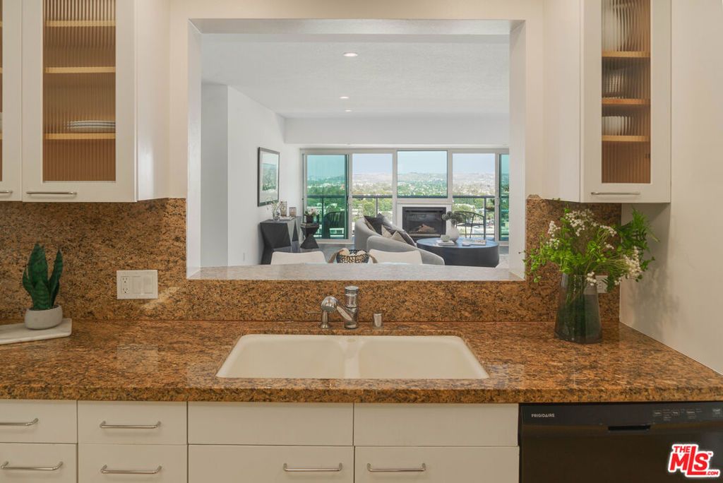 13600 Marina Pointe Drive 1605, Marina Del Rey, CA 90292 — photo 4