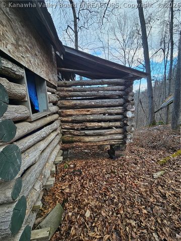 25 Veranda Lane, Elkview, WV 25071