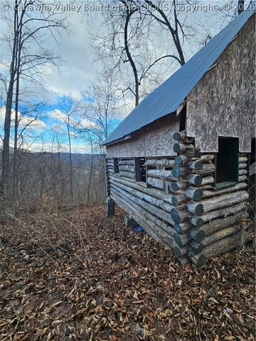 25 Veranda Lane, Elkview, WV 25071