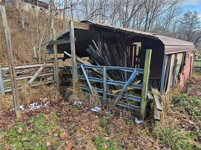 25 Veranda Lane, Elkview, WV 25071