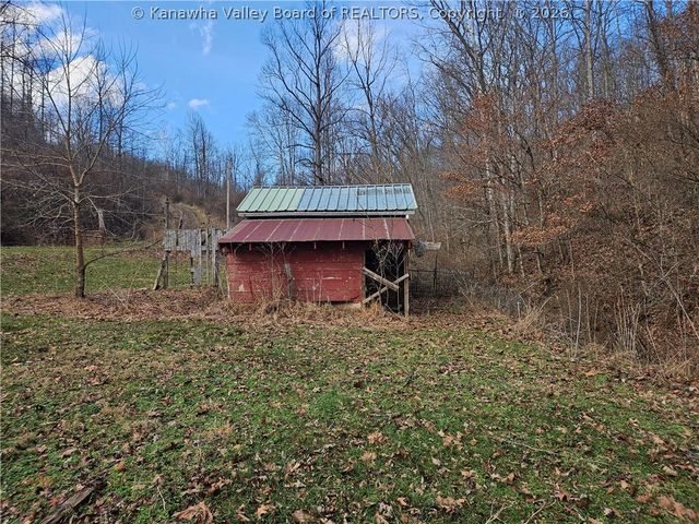 25 Veranda Lane, Elkview, WV 25071