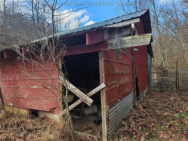 25 Veranda Lane, Elkview, WV 25071