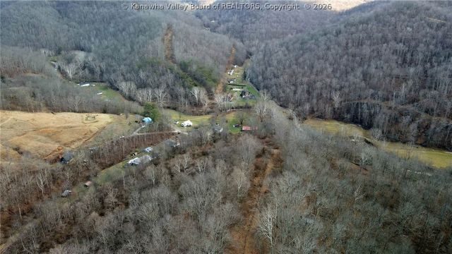 25 Veranda Lane, Elkview, WV 25071