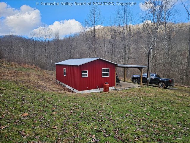 25 Veranda Lane, Elkview, WV 25071