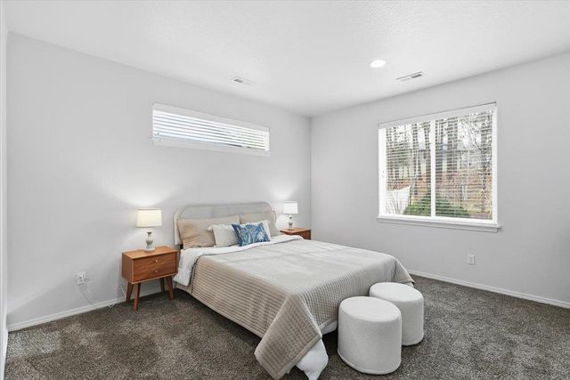 815 W Siena Peak Dr, Spokane, WA 99224