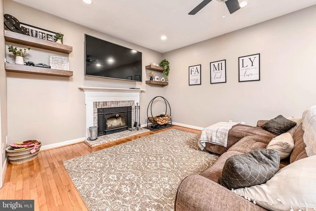 46225 ALLSBROOK PL, Sterling, VA 20165