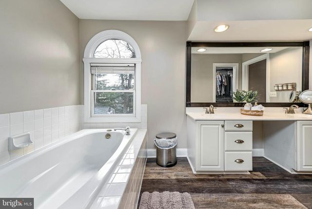 46225 ALLSBROOK PL, Sterling, VA 20165