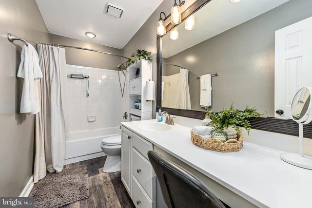 46225 ALLSBROOK PL, Sterling, VA 20165