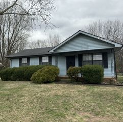 220 Mark Spitz Dr, Clarksville, TN 37042