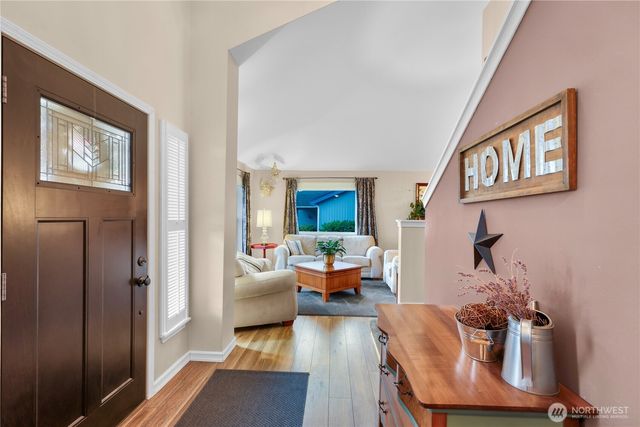 517 SW Dyer Street, Oak Harbor, WA 98277