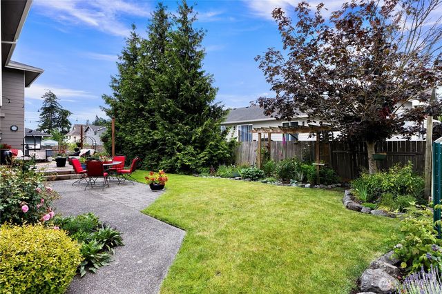 517 SW Dyer Street, Oak Harbor, WA 98277