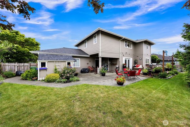 517 SW Dyer Street, Oak Harbor, WA 98277