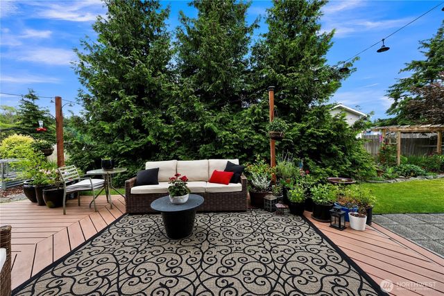 517 SW Dyer Street, Oak Harbor, WA 98277