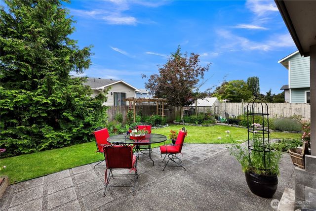 517 SW Dyer Street, Oak Harbor, WA 98277