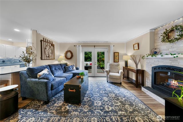 517 SW Dyer Street, Oak Harbor, WA 98277