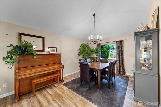 517 SW Dyer Street, Oak Harbor, WA 98277