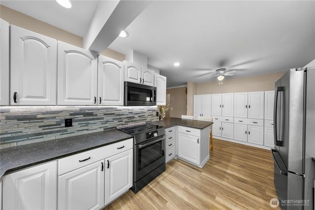 517 SW Dyer Street, Oak Harbor, WA 98277