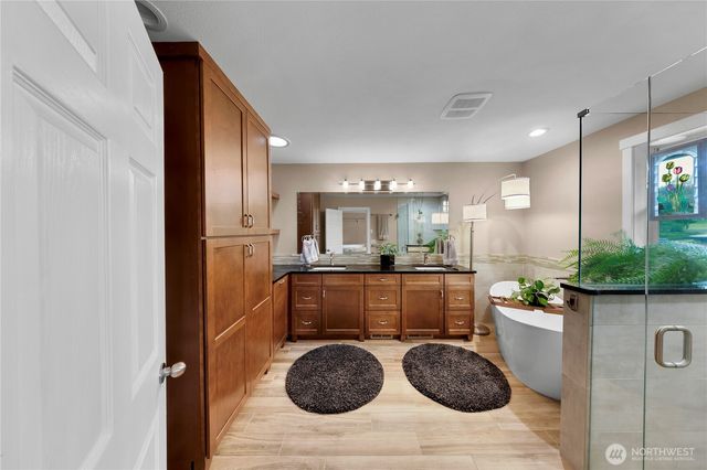517 SW Dyer Street, Oak Harbor, WA 98277