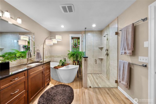 517 SW Dyer Street, Oak Harbor, WA 98277