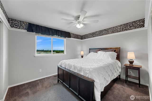 517 SW Dyer Street, Oak Harbor, WA 98277
