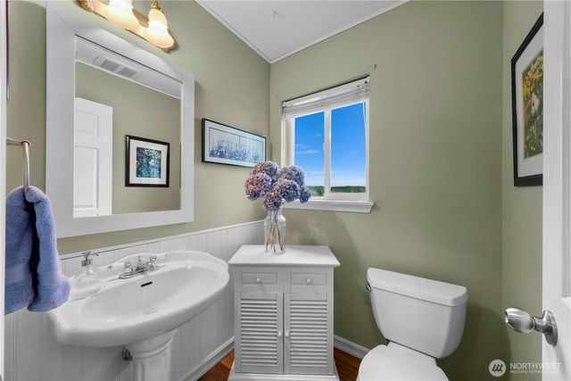 517 SW Dyer Street, Oak Harbor, WA 98277