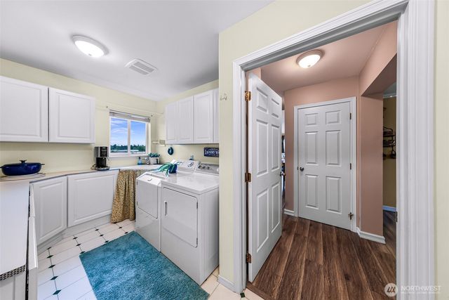 517 SW Dyer Street, Oak Harbor, WA 98277