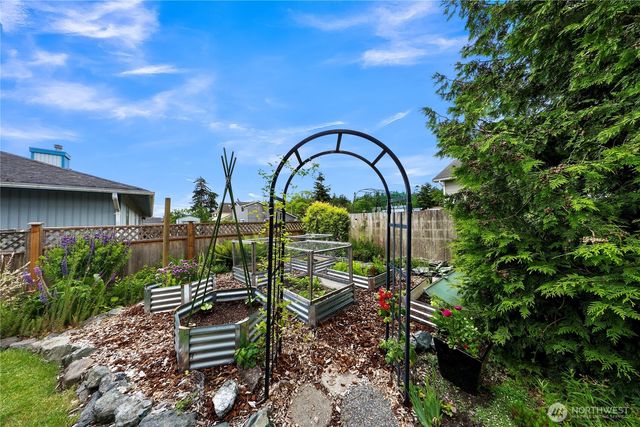 517 SW Dyer Street, Oak Harbor, WA 98277