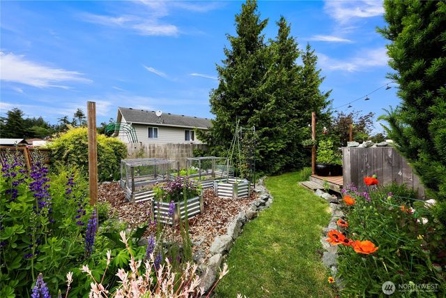 517 SW Dyer Street, Oak Harbor, WA 98277