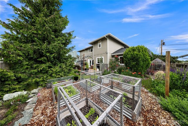 517 SW Dyer Street, Oak Harbor, WA 98277