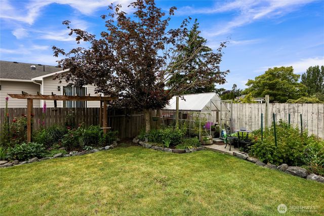 517 SW Dyer Street, Oak Harbor, WA 98277