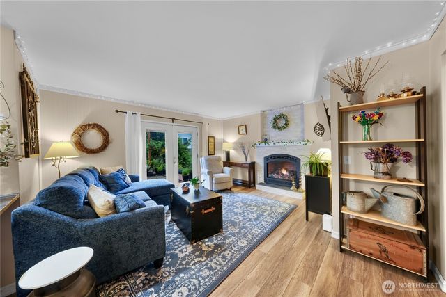 517 SW Dyer Street, Oak Harbor, WA 98277
