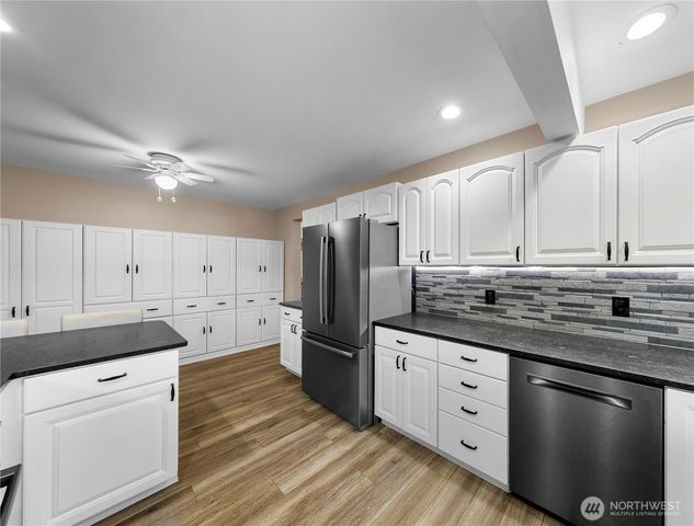517 SW Dyer Street, Oak Harbor, WA 98277
