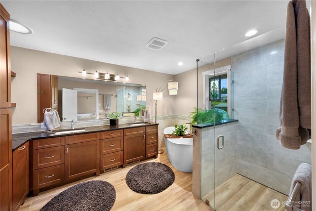 517 SW Dyer Street, Oak Harbor, WA 98277