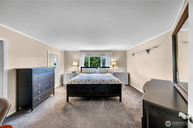517 SW Dyer Street, Oak Harbor, WA 98277