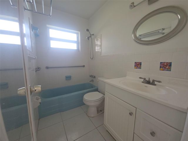 2131 NE 42nd Ct 209E, Lighthouse Point, FL 33064