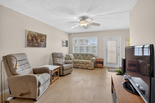 2047 Newcastle C, Boca Raton, FL 33434