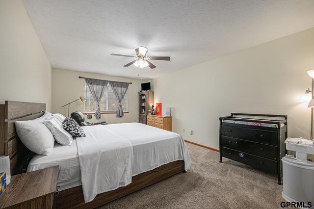 1606 N 175th Plaza, Omaha, NE 68118