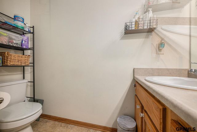 1606 N 175th Plaza, Omaha, NE 68118