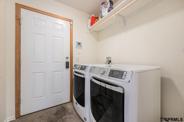1606 N 175th Plaza, Omaha, NE 68118