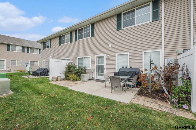 1606 N 175th Plaza, Omaha, NE 68118