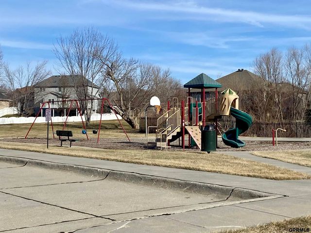 1606 N 175th Plaza, Omaha, NE 68118