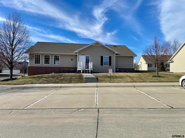 1606 N 175th Plaza, Omaha, NE 68118
