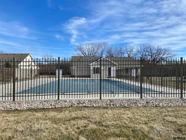 1606 N 175th Plaza, Omaha, NE 68118