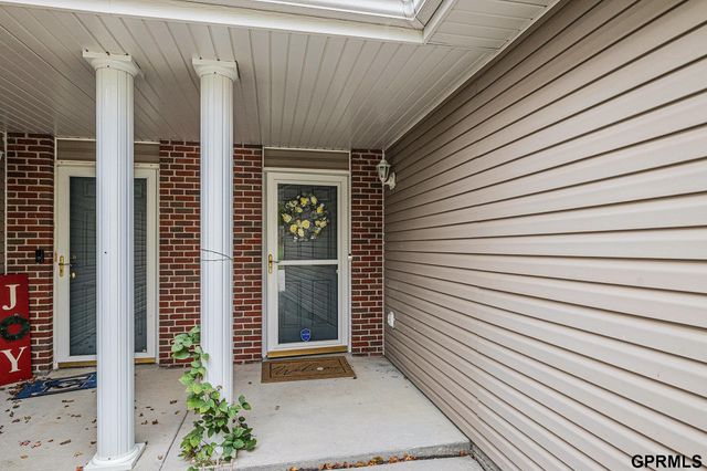 1606 N 175th Plaza, Omaha, NE 68118