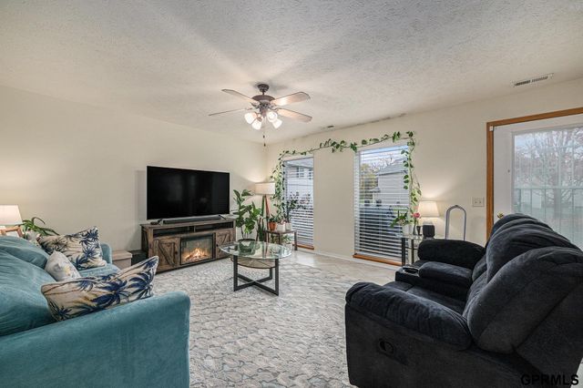 1606 N 175th Plaza, Omaha, NE 68118