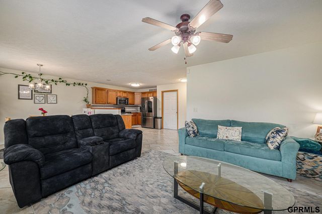 1606 N 175th Plaza, Omaha, NE 68118