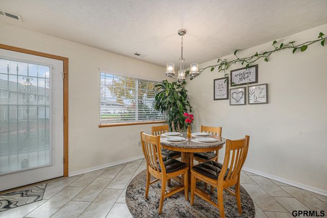 1606 N 175th Plaza, Omaha, NE 68118
